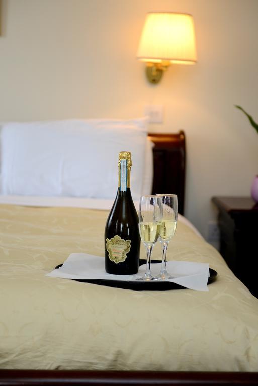 Ashbrook Arms Townhouse And Restaurant Otel Durrow Oda fotoğraf